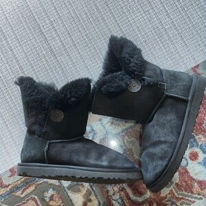 Used UGG Bailey Button Women's Size7 5991Y Black Suede Short Boots Shoes